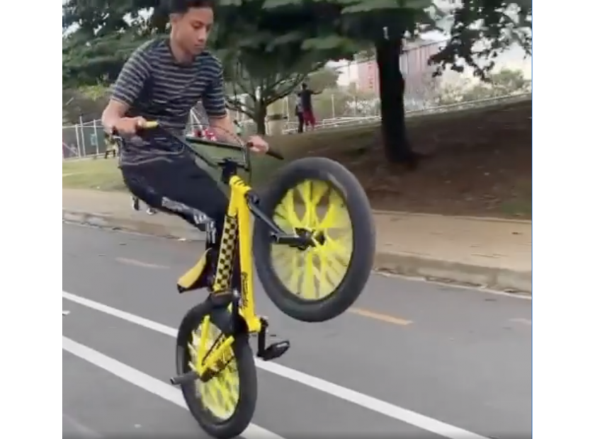 LA PLAGA on the MEDUSA20 20 inch wheelie bike